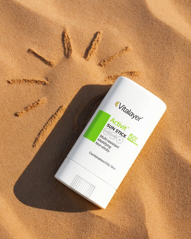 ضد آفتاب استیکی ویتالیر مدل Activit با SPF50 مناسب پوست چرب و مختلط وزن 15 گرم